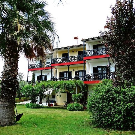 Apartments Karpetis A Green Paradise Psakoudia Bagian luar foto