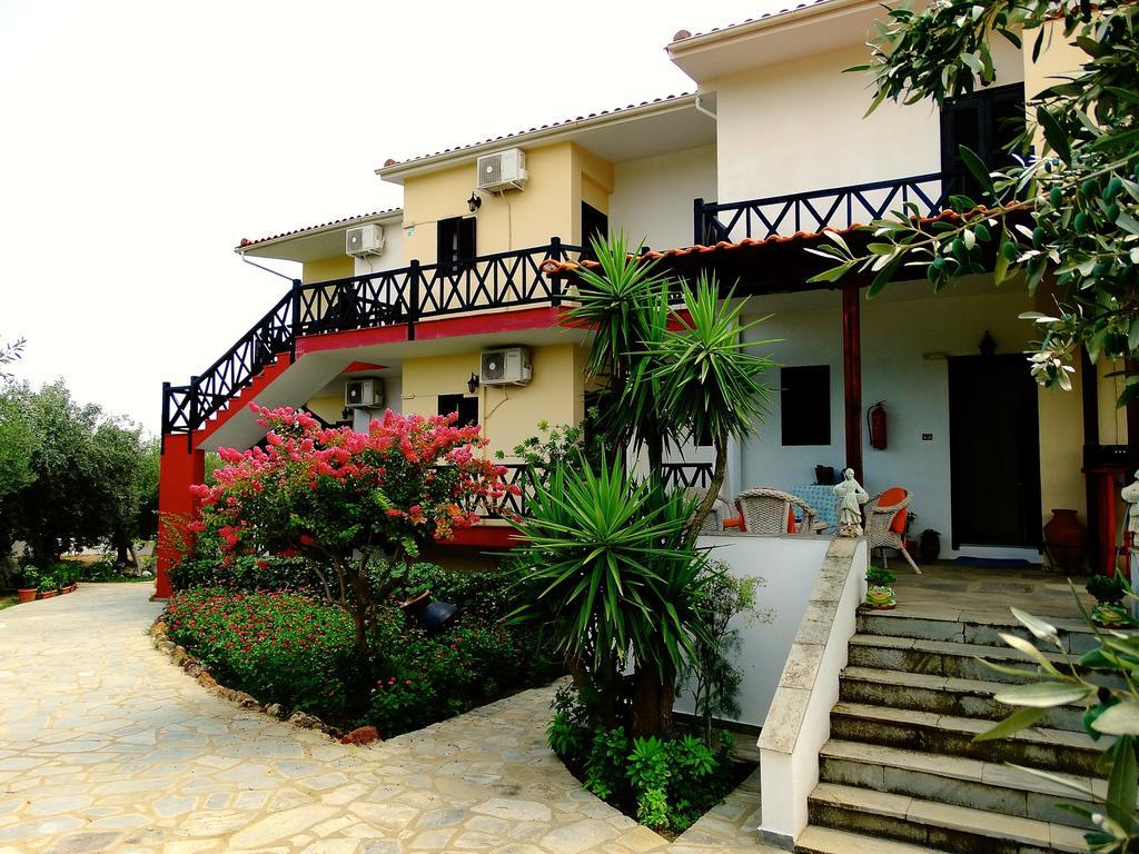 Apartments Karpetis A Green Paradise Psakoudia Bagian luar foto