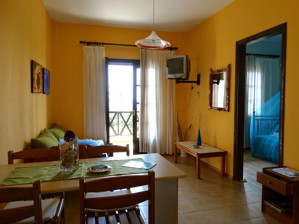 Apartments Karpetis A Green Paradise Psakoudia Bagian luar foto