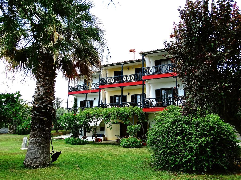 Apartments Karpetis A Green Paradise Psakoudia Bagian luar foto