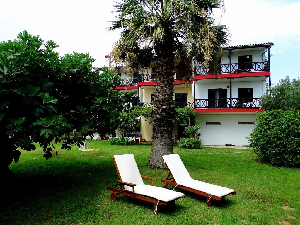 Apartments Karpetis A Green Paradise Psakoudia Ruang foto