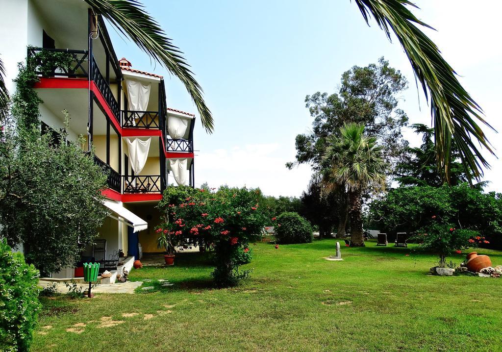 Apartments Karpetis A Green Paradise Psakoudia Ruang foto