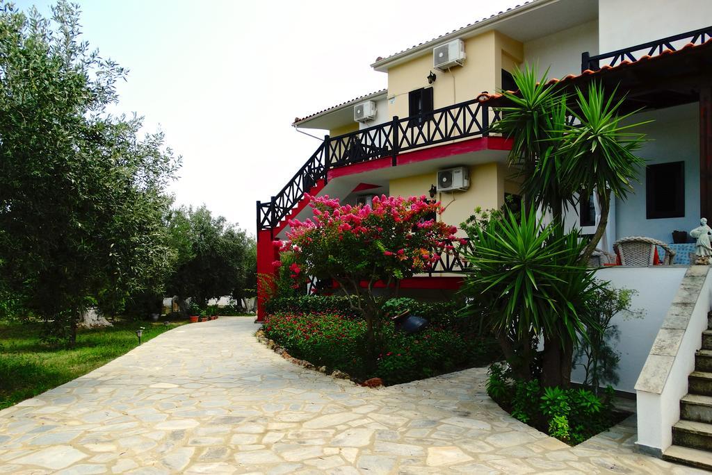 Apartments Karpetis A Green Paradise Psakoudia Ruang foto