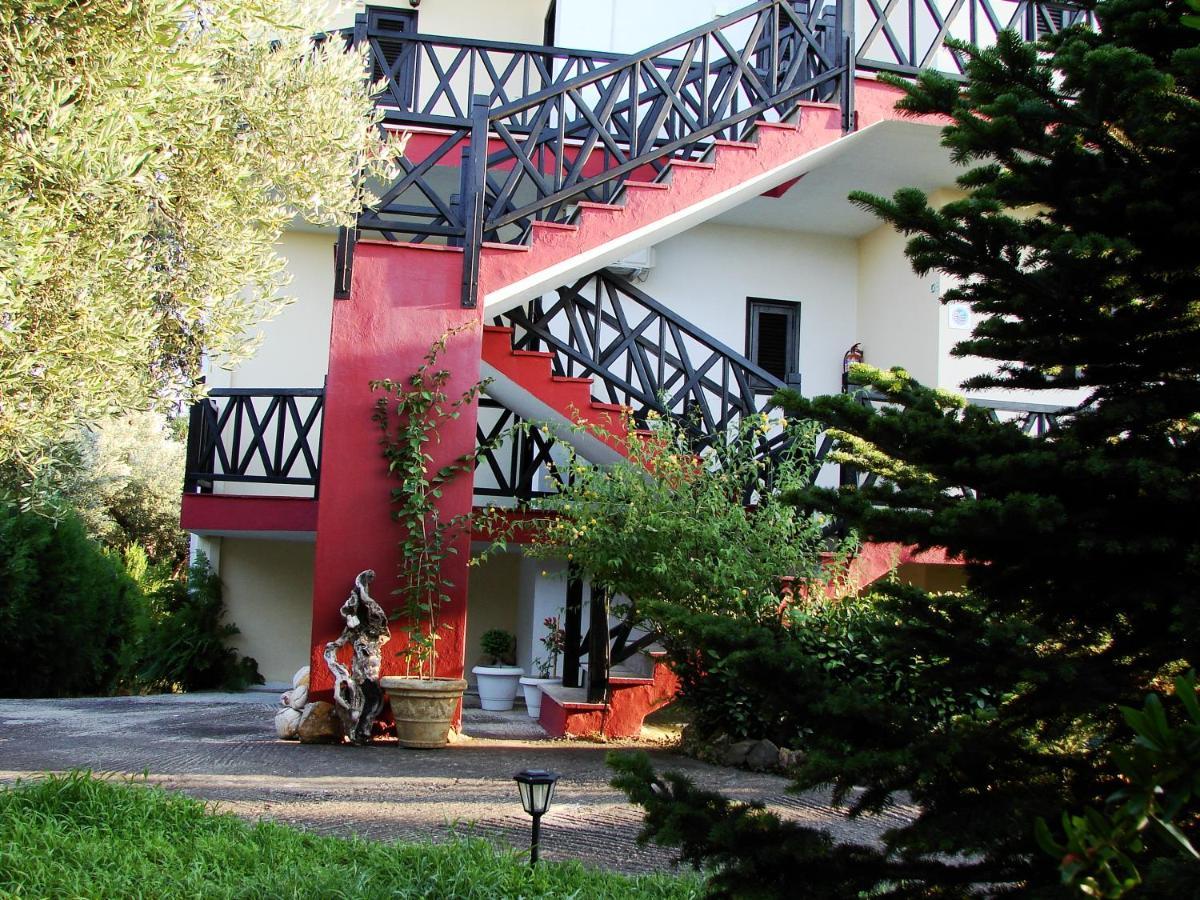 Apartments Karpetis A Green Paradise Psakoudia Bagian luar foto