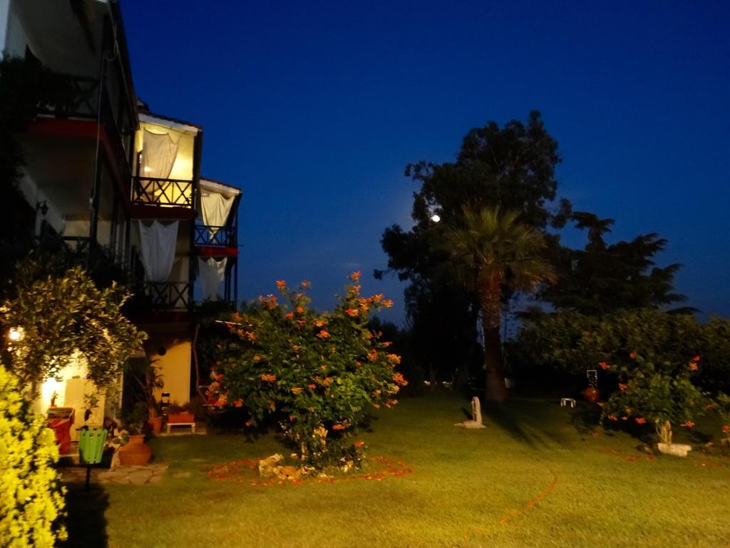 Apartments Karpetis A Green Paradise Psakoudia Ruang foto