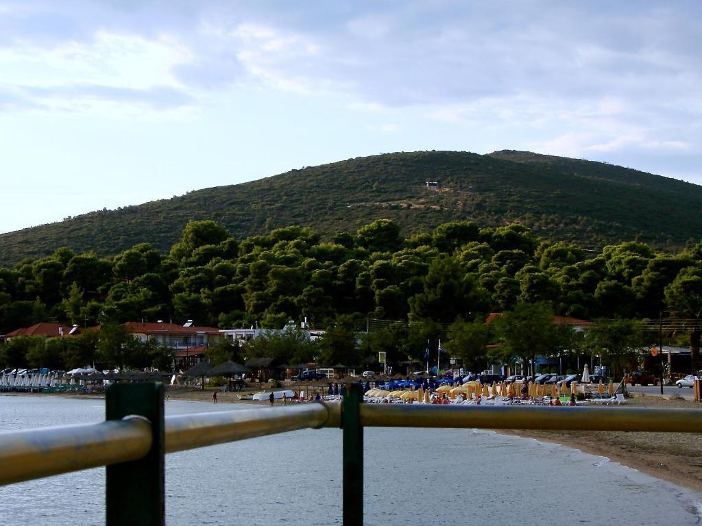 Apartments Karpetis A Green Paradise Psakoudia Bagian luar foto