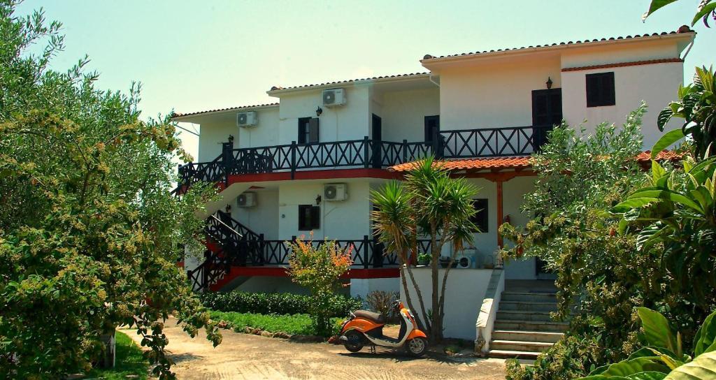 Apartments Karpetis A Green Paradise Psakoudia Bagian luar foto