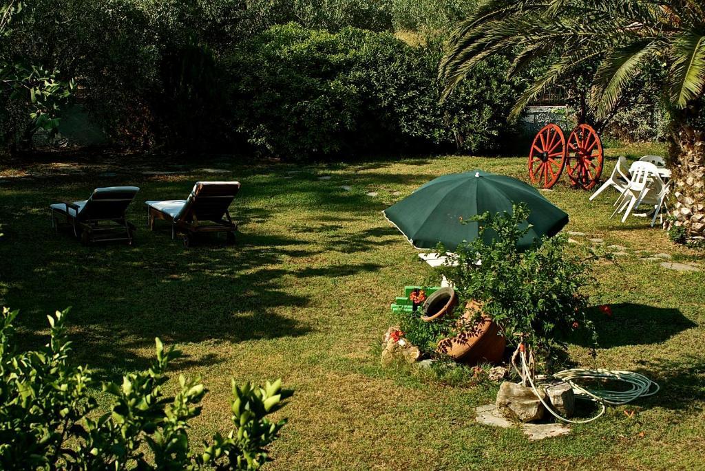 Apartments Karpetis A Green Paradise Psakoudia Bagian luar foto