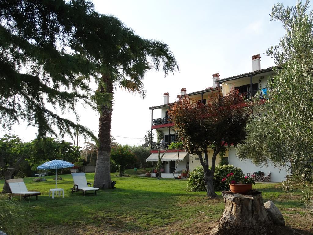 Apartments Karpetis A Green Paradise Psakoudia Bagian luar foto