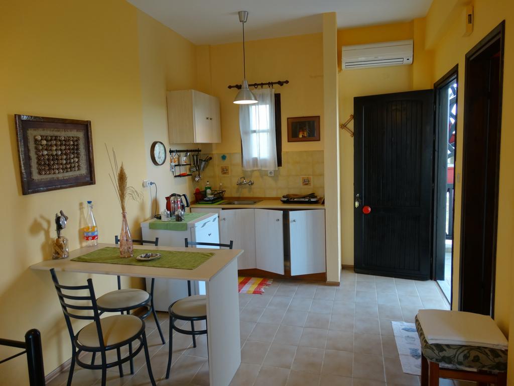 Apartments Karpetis A Green Paradise Psakoudia Bagian luar foto