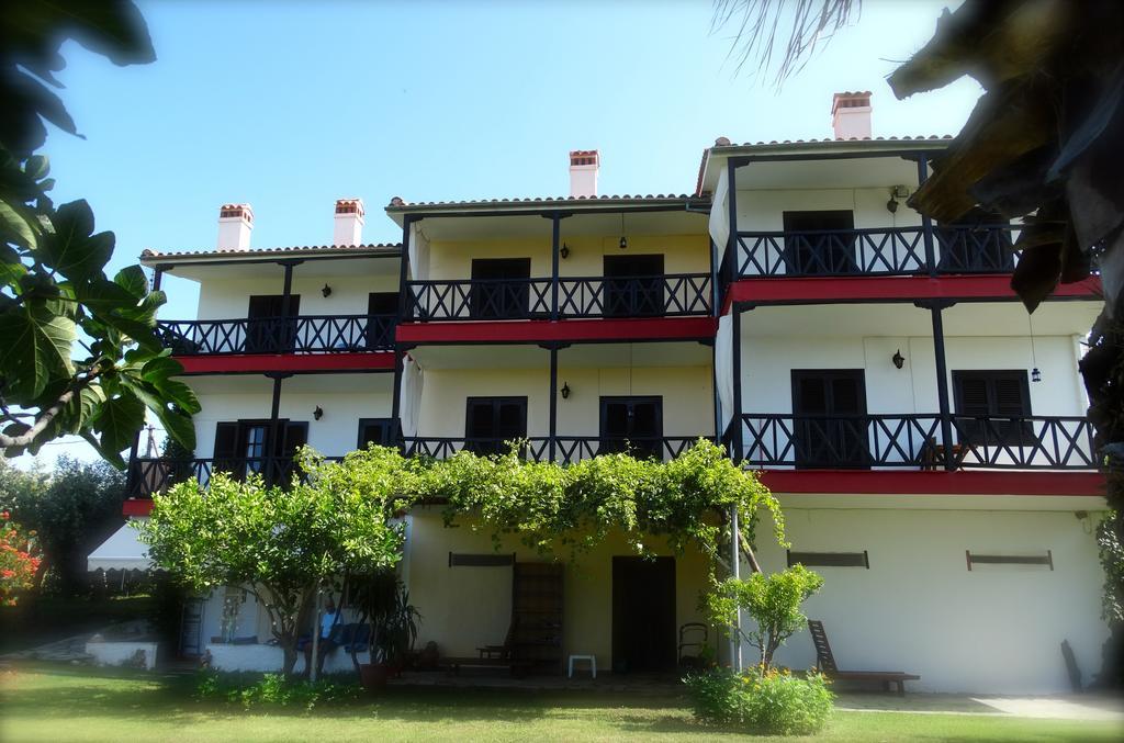Apartments Karpetis A Green Paradise Psakoudia Bagian luar foto